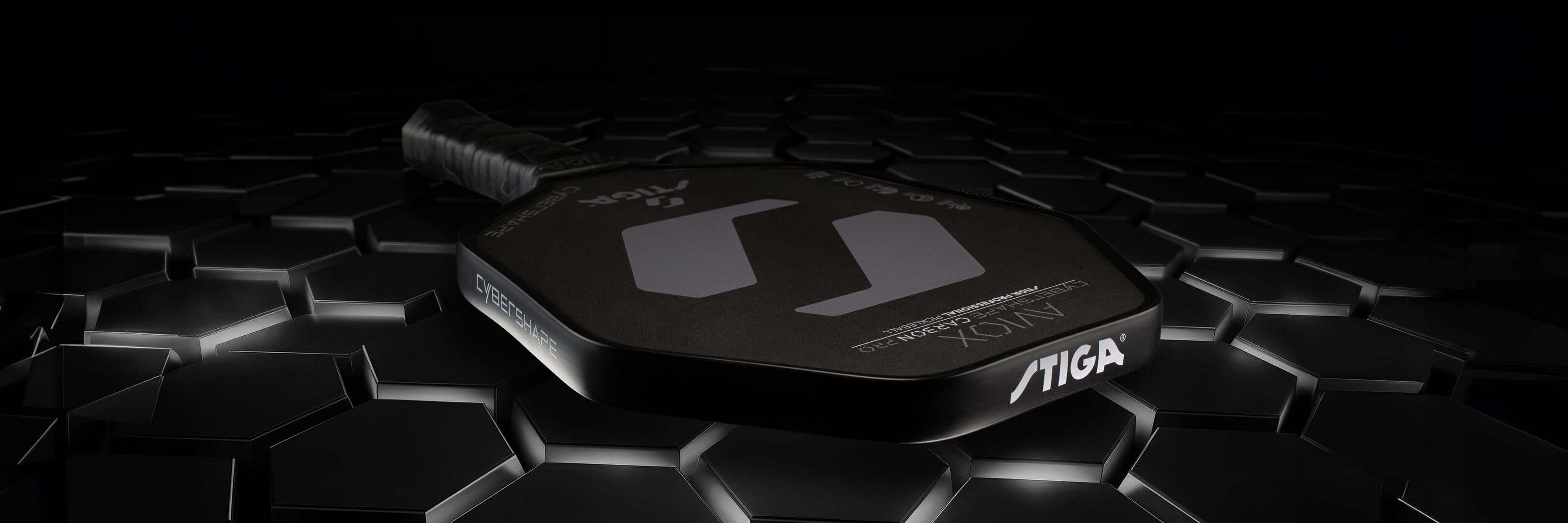 pickleball-paddle-aviox-cybershape-carbon-3201-0201-00-hero-mobil-3240x1080-1-1