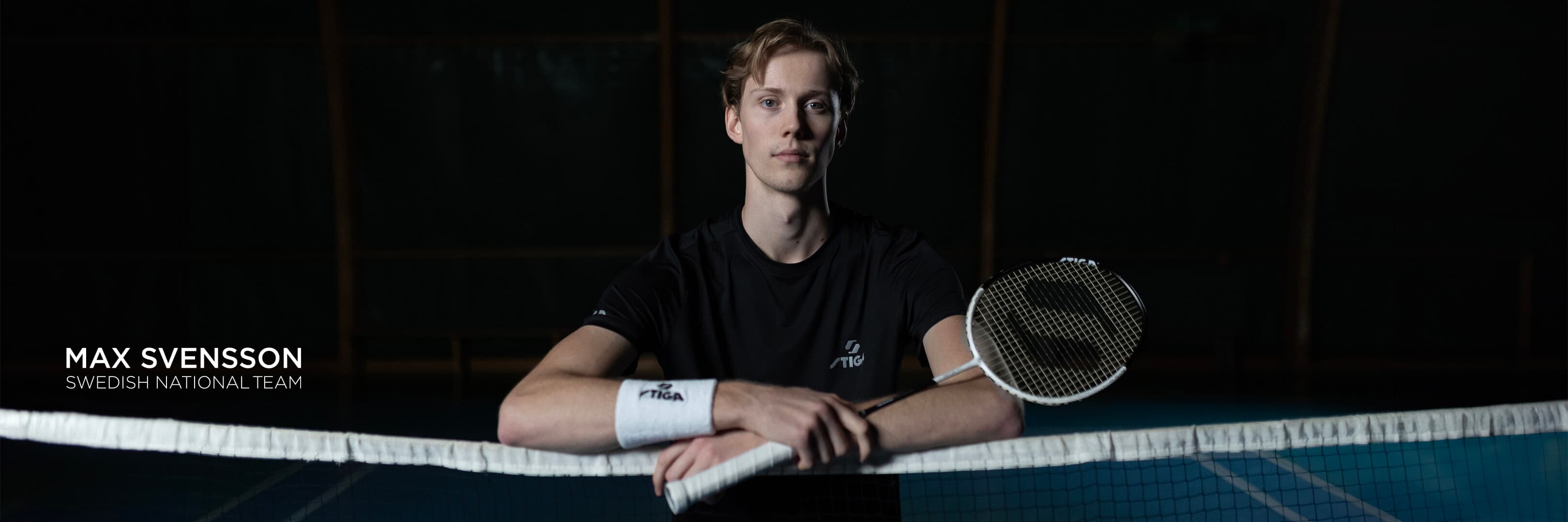 badminton-racket-aviox-pro-black_white-5202-0310-04-5202-0310-14-max-hero-web-one-text-1